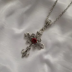 گردنبند صلیب گاتیک